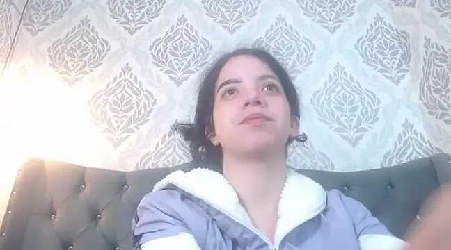 Snapshot of EmmaCowperr chatting on March 19, 2025, 12:23 pm EmmaCowperr online show from March 19, 2025, 12:23 pm