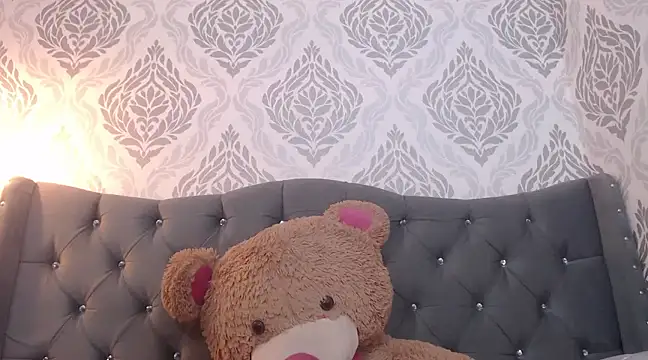 Snapshot of EmmaCowperr chatting on March 12, 2025, 2:34 pm EmmaCowperr online show from March 12, 2025, 2:34 pm