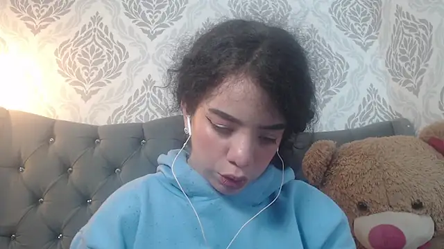 Snapshot of EmmaCowperr chatting on March 15, 2025, 11:50 pm EmmaCowperr online show from March 15, 2025, 11:50 pm