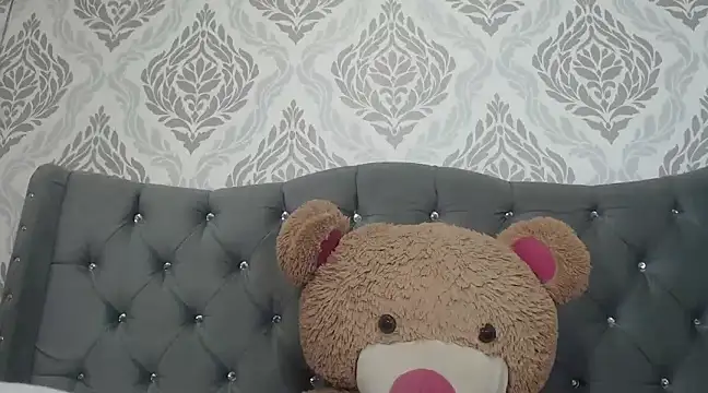 Snapshot of EmmaCowperr chatting on March 3, 2025, 1:01 pm EmmaCowperr online show from March 3, 2025, 1:01 pm