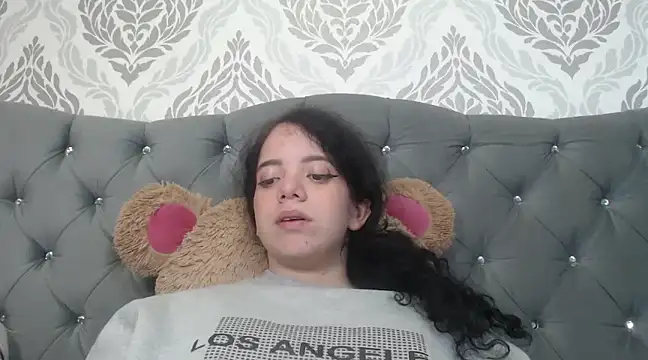 Snapshot of EmmaCowperr chatting on March 3, 2025, 7:07 pm EmmaCowperr online show from March 3, 2025, 7:07 pm