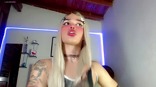 Snapshot of ladytslatina chatting on January 19, 2025, 8:39 am ladytslatina online show from January 19, 2025, 8:39 am