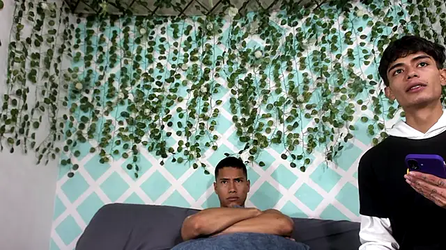 Snapshot of oliverhot2005 chatting on October 12, 2025, 4:19 pm oliverhot2005 online show from October 12, 2025, 4:19 pm