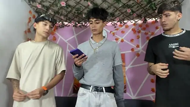 Snapshot of oliverhot2005 chatting on October 29, 2025, 3:55 pm oliverhot2005 online show from October 29, 2025, 3:55 pm