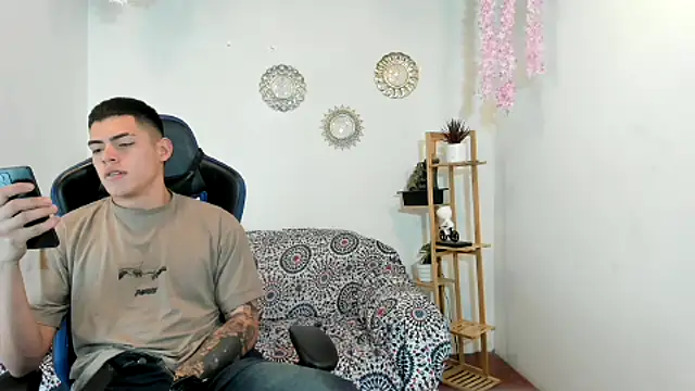 Snapshot of oliverhot2005 chatting on September 20, 2025, 8:58 pm oliverhot2005 online show from September 20, 2025, 8:58 pm