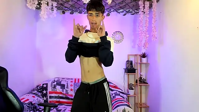 Snapshot of oliverhot2005 chatting on October 9, 2025, 9:15 pm oliverhot2005 online show from October 9, 2025, 9:15 pm