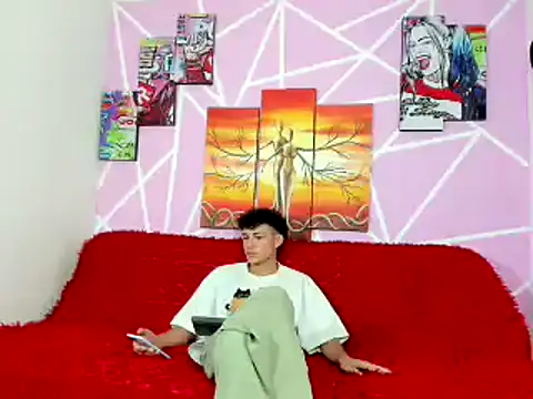 oliverhot2005 online show from January 16, 2025, 8:46 pm