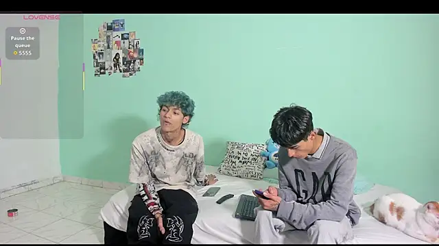 Snapshot of oliverhot2005 chatting on October 28, 2025, 7:02 pm oliverhot2005 online show from October 28, 2025, 7:02 pm