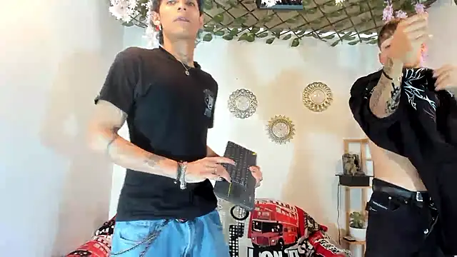 Snapshot of oliverhot2005 chatting on October 3, 2025, 7:48 pm oliverhot2005 online show from October 3, 2025, 7:48 pm