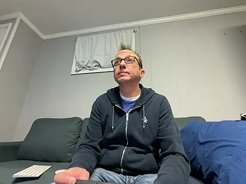 Snapshot of mouser21212 chatting on January 28, 2025, 5:35 pm mouser21212 online show from January 28, 2025, 5:35 pm