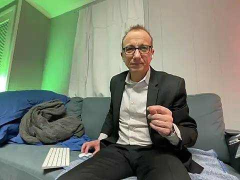 Snapshot of mouser21212 chatting on March 15, 2025, 7:09 am mouser21212 online show from March 15, 2025, 7:09 am