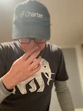 Snapshot of mouser21212 chatting on February 21, 2025, 2:38 pm mouser21212 online show from February 21, 2025, 2:38 pm