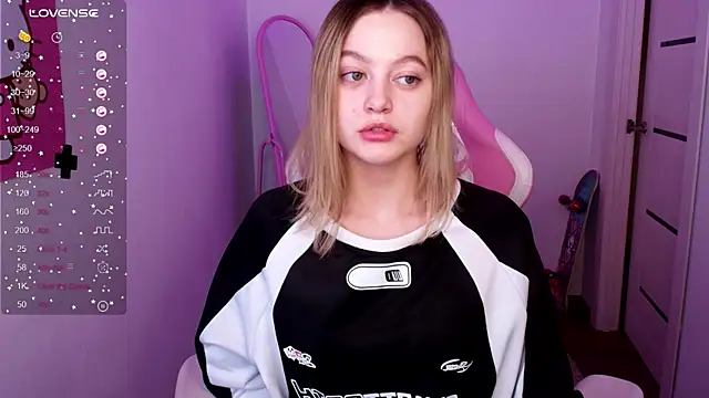 n0 nude online show from January 14, 2025, 9:09 pm
