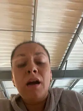 Snapshot of Luccreccia_ chatting on November 2, 2025, 10:20 am Luccreccia online show from November 2, 2025, 10:20 am