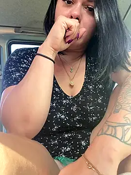 Snapshot of Luccreccia_ chatting on October 5, 2025, 8:38 am Luccreccia online show from October 5, 2025, 8:38 am