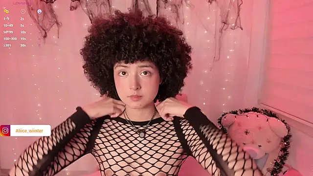 Snapshot of Alice_winter_ chatting on October 18, 2025, 7:05 pm Alice winter online show from October 18, 2025, 7:05 pm