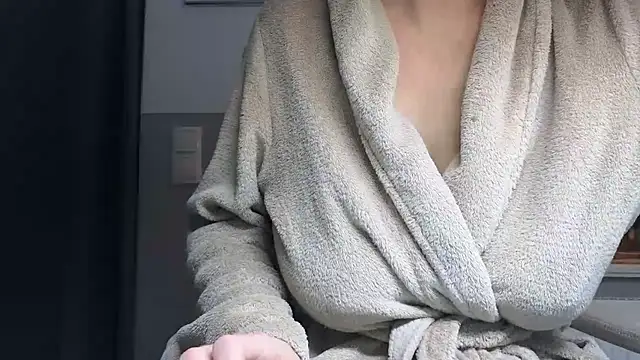 Loona-Lexxington online show from October 22, 2025, 4:06 pm