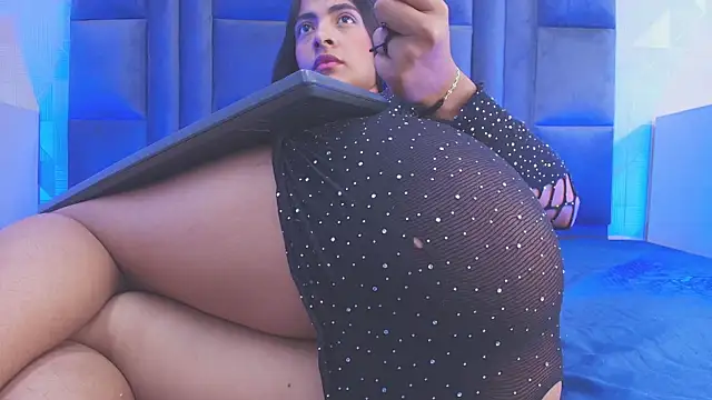 Snapshot of hot_dione chatting on October 22, 2025, 7:13 pm hot dione online show from October 22, 2025, 7:13 pm