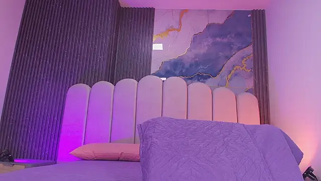 hot dione online show from March 25, 2026, 7:13 pm