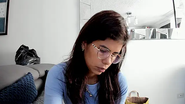 karlina charlotte1 online show from March 3, 2025, 1:23 pm