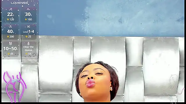 Snapshot of CamilaBenitez chatting on October 5, 2025, 1:35 pm CamilaBenitez online show from October 5, 2025, 1:35 pm