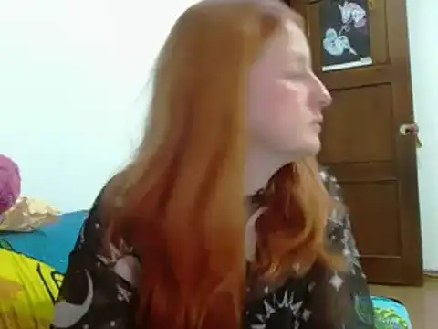 Snapshot of ViioletaMora chatting on October 5, 2025, 12:01 am ViioletaMora online show from October 5, 2025, 12:01 am