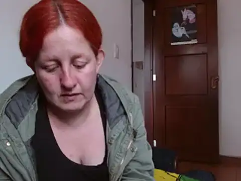 Snapshot of ViioletaMora chatting on September 17, 2025, 6:32 pm ViioletaMora online show from September 17, 2025, 6:32 pm