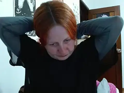 Snapshot of ViioletaMora chatting on February 1, 2026, 12:42 am ViioletaMora online show from February 1, 2026, 12:42 am