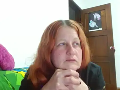 Snapshot of ViioletaMora chatting on October 20, 2025, 2:24 am ViioletaMora online show from October 20, 2025, 2:24 am