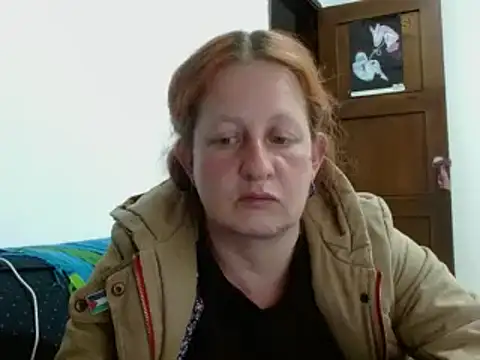 Snapshot of ViioletaMora chatting on October 17, 2025, 6:17 am ViioletaMora online show from October 17, 2025, 6:17 am