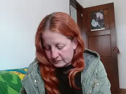 Snapshot of ViioletaMora chatting on October 18, 2025, 8:33 pm ViioletaMora online show from October 18, 2025, 8:33 pm