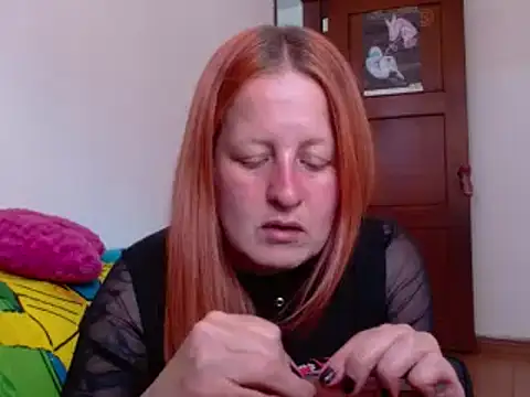 Snapshot of ViioletaMora chatting on October 24, 2025, 5:56 pm ViioletaMora online show from October 24, 2025, 5:56 pm