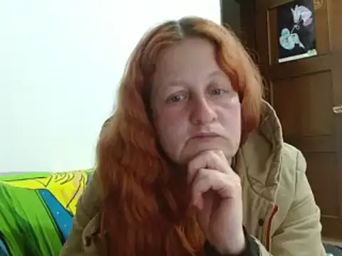 Snapshot of ViioletaMora chatting on October 15, 2025, 5:50 am ViioletaMora online show from October 15, 2025, 5:50 am