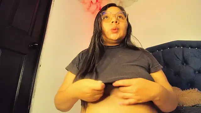 Snapshot of alice_love052 chatting on February 2, 2025, 1:02 am alice love052 online show from February 2, 2025, 1:02 am