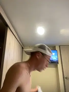 Elian Cooper online show from January 3, 2025, 2:08 pm