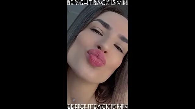 Snapshot of Camilla__one__ chatting on October 17, 2025, 2:04 am Camilla  one   online show from October 17, 2025, 2:04 am