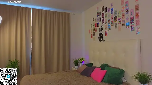 oliviabr0wn0 online show from October 18, 2025, 2:13 am