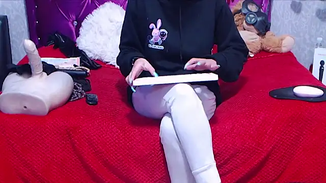 AyshaScott online show from October 4, 2025, 12:39 pm