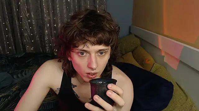 axxxturel online show from December 15, 2025, 3:23 am