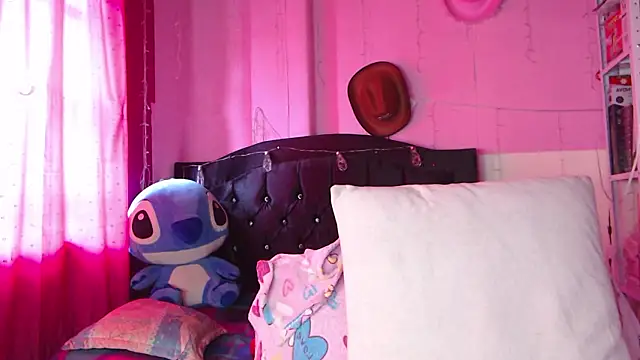 NikkiRous  online show from January 14, 2026, 2:42 pm