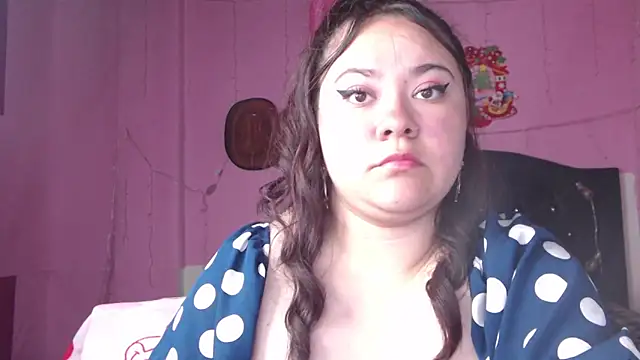 NikkiRous  online show from February 12, 2025, 4:44 pm