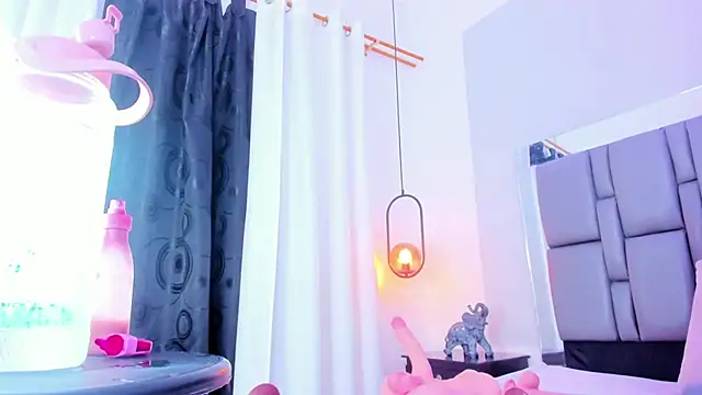 Emily Gil1 online show from February 26, 2025, 4:49 pm