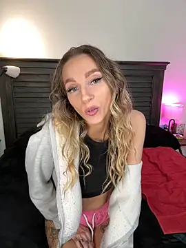 Snapshot of BrattyBae_xo chatting on January 7, 2025, 9:03 pm BrattyBae xo online show from January 7, 2025, 9:03 pm