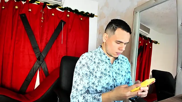 Snapshot of s_latins_boys chatting on December 13, 2024, 6:31 am s latins boys online show from December 13, 2024, 6:31 am