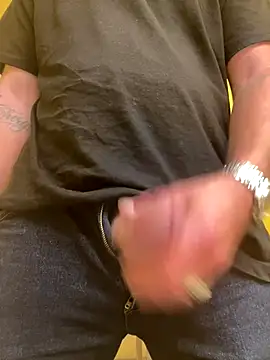 BIGWHITECOCKDOC36 online show from October 21, 2025, 2:11 am