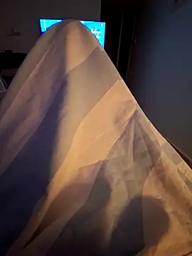 aubade246 online show from September 23, 2025, 5:47 am