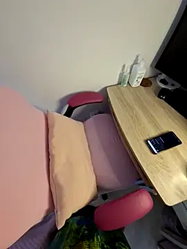 aubade246 online show from September 21, 2025, 10:42 am