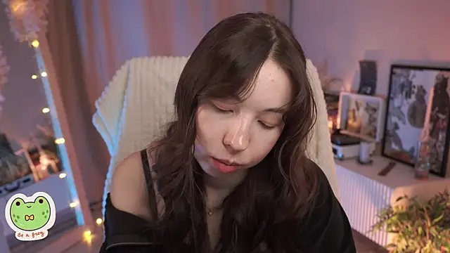 Sarah Son online show from March 17, 2025, 8:51 am