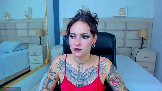 Snapshot of AnnyThompson_ chatting on October 21, 2025, 9:36 pm AnnyThompson online show from October 21, 2025, 9:36 pm