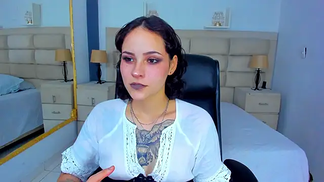 Snapshot of AnnyThompson_ chatting on September 26, 2025, 10:05 pm AnnyThompson online show from September 26, 2025, 10:05 pm